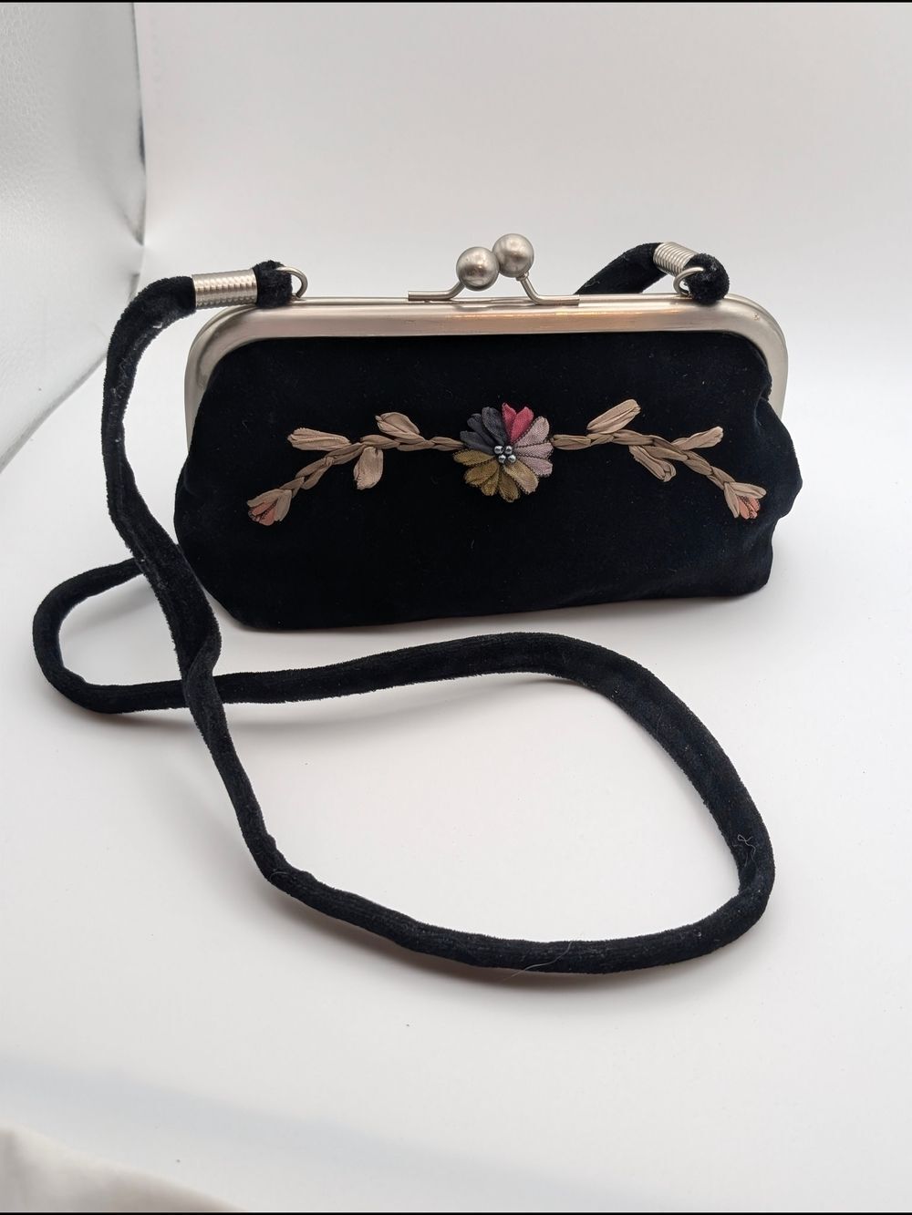 Vintage Black Velvet Ribbonwork Floral Evening Bag, Kiss Lock Clutch Shoulder - Picture 2 of 8